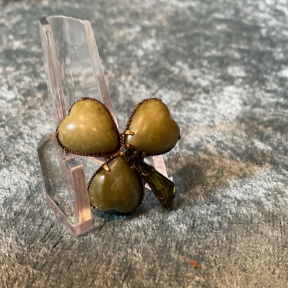 Vintage Jade Green Three Leaf Clover Pin - Picture 4 of 4